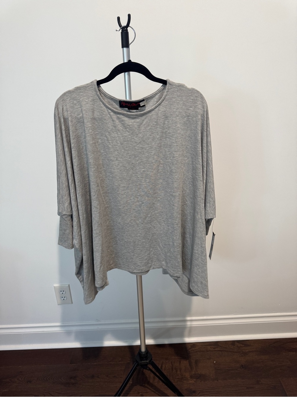 Alice + Olivia Light Heather Gray Flow Tee